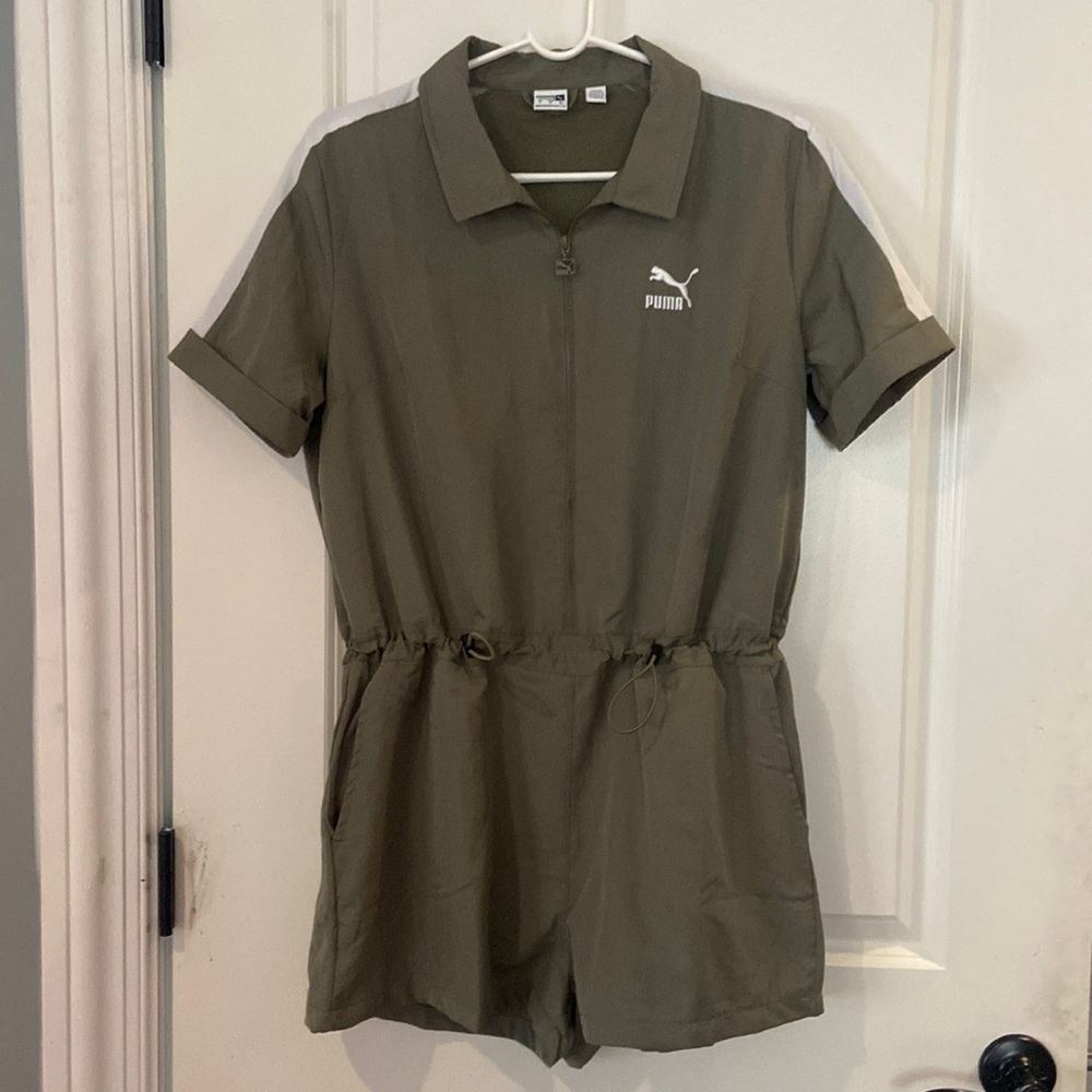 Puma short sleeve romper. Size M. Functional drawstrings.